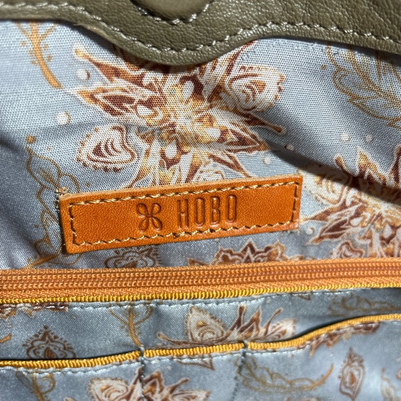 HOBO INTERNATIONAL “KINGSTON” XL leather tote - Picture 8 of 11